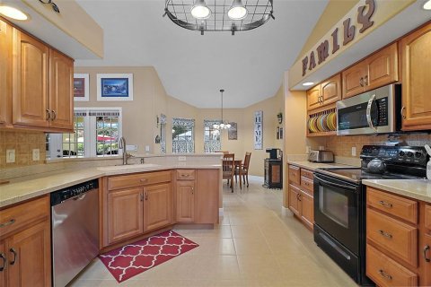 Villa ou maison à vendre à Tavares, Floride: 4 chambres, 257.71 m2 № 1721871 - photo 5