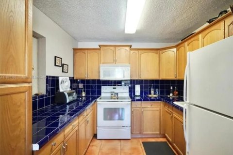 Villa ou maison à vendre à Hollywood, Floride: 2 chambres, 81.01 m2 № 1794656 - photo 7