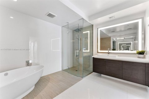 Condo in Sunny Isles Beach, Florida, 3 bedrooms  № 1705188 - photo 21