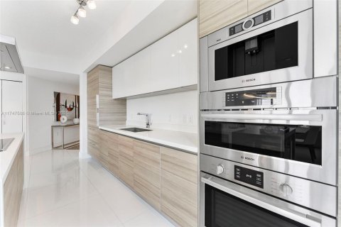 Condo in Sunny Isles Beach, Florida, 3 bedrooms  № 1705188 - photo 28