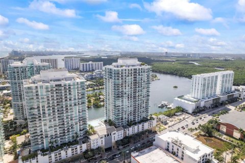 Condo in Sunny Isles Beach, Florida, 3 bedrooms  № 1705188 - photo 2