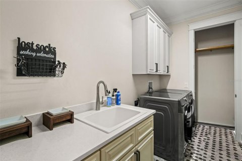 House in Lakeland, Florida 5 bedrooms, 320.14 sq.m. № 2139508 - photo 28