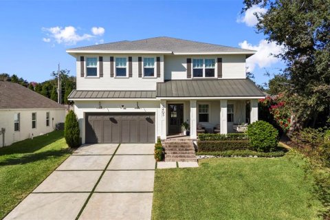 House in Lakeland, Florida 5 bedrooms, 320.14 sq.m. № 2139508