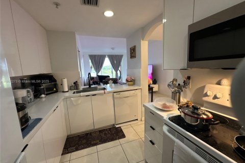 Condo in Doral, Florida, 3 bedrooms  № 1888720 - photo 22