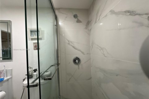 Condo in Doral, Florida, 3 bedrooms  № 1888720 - photo 13