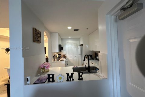 Condo in Doral, Florida, 3 bedrooms  № 1888720 - photo 23