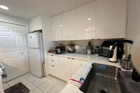 Condo in Doral, Florida, 3 bedrooms  № 1888720 - photo 24