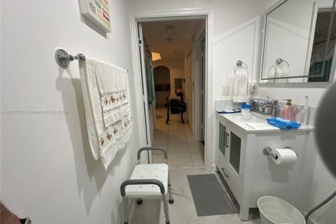 Condo in Doral, Florida, 3 bedrooms  № 1888720 - photo 14