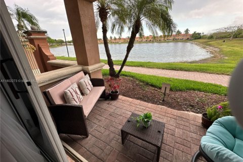 Condo in Doral, Florida, 3 bedrooms  № 1888720 - photo 1