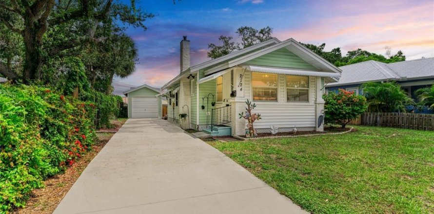 House in Bradenton, Florida 2 bedrooms, 95.13 sq.m. № 1819446