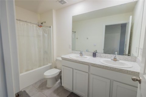 House in Wimauma, Florida 4 bedrooms, 216.28 sq.m. № 2204810 - photo 20