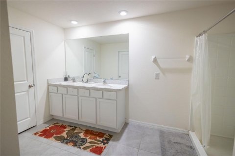 House in Wimauma, Florida 4 bedrooms, 216.28 sq.m. № 2204810 - photo 25