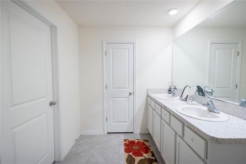House in Wimauma, Florida 4 bedrooms, 216.28 sq.m. № 2204810 - photo 26