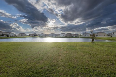 House in Wimauma, Florida 4 bedrooms, 216.28 sq.m. № 2204810 - photo 2