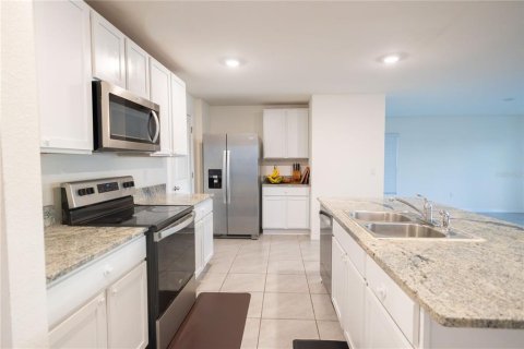 House in Wimauma, Florida 4 bedrooms, 216.28 sq.m. № 2204810 - photo 12