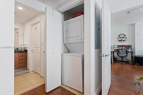 Снять в аренду кондоминиум в Майами, Флорида 1 спальня, 70.51м2, № 1984061 - фото 9