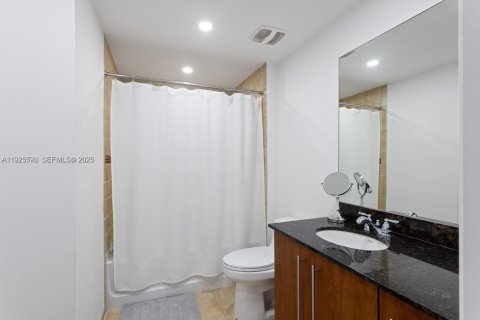 Снять в аренду кондоминиум в Майами, Флорида 1 спальня, 70.51м2, № 1984061 - фото 7