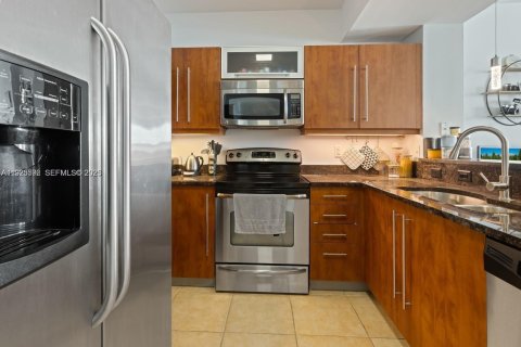 Снять в аренду кондоминиум в Майами, Флорида 1 спальня, 70.51м2, № 1984061 - фото 3