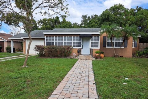 Casa en alquiler en Winter Park, Florida, 2 dormitorios, 127.74 m2 № 1787518 - foto 1