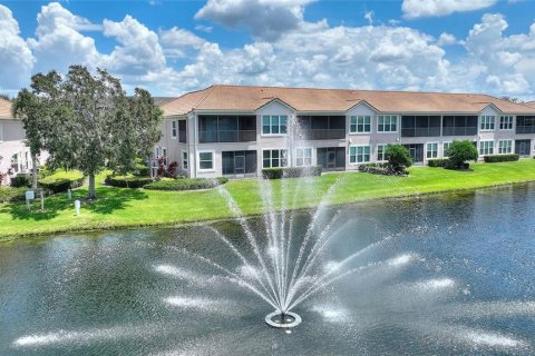 Condo in Davenport, Florida, 2 bedrooms  № 1877350 - photo 2