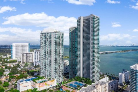 Condo in Miami, Florida, 1 bedroom  № 1811747 - photo 2