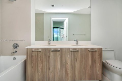 Condo in Miami, Florida, 1 bedroom  № 1811747 - photo 24
