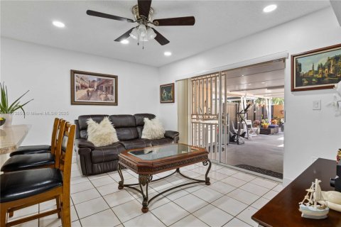 Купить виллу или дом в Майами, Флорида 4 спальни, 162.76м2, № 1978942 - фото 8