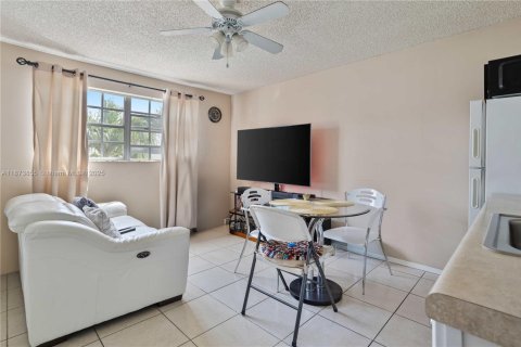 Купить виллу или дом в Майами, Флорида 4 спальни, 162.76м2, № 1978942 - фото 21