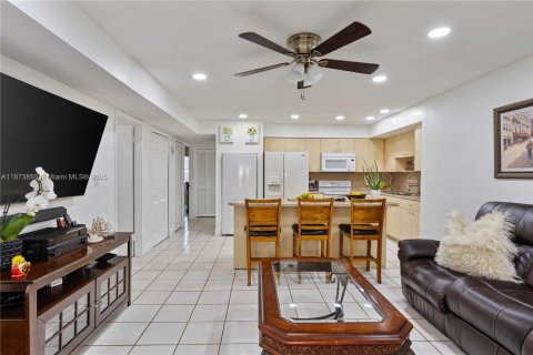 Купить виллу или дом в Майами, Флорида 4 спальни, 162.76м2, № 1978942 - фото 6