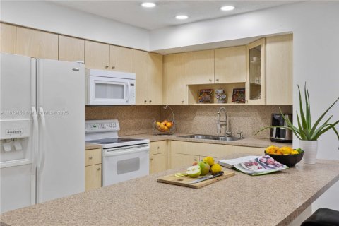 Купить виллу или дом в Майами, Флорида 4 спальни, 162.76м2, № 1978942 - фото 11