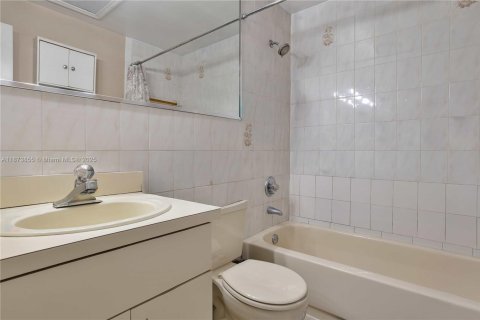 Купить виллу или дом в Майами, Флорида 4 спальни, 162.76м2, № 1978942 - фото 22