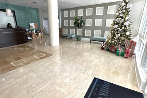 Condo in Miami Beach, Florida, 2 bedrooms № 2004264 - photo 9