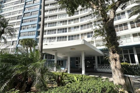 Condo in Miami Beach, Florida, 2 bedrooms № 2004264 - photo 13
