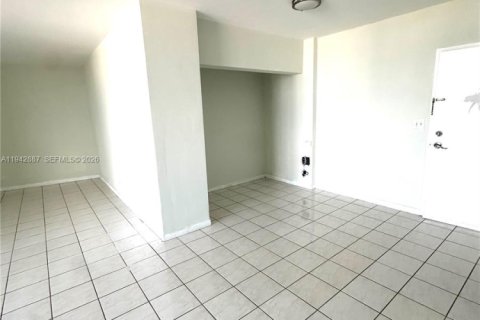 Condo in Miami Beach, Florida, 2 bedrooms № 2004264 - photo 2