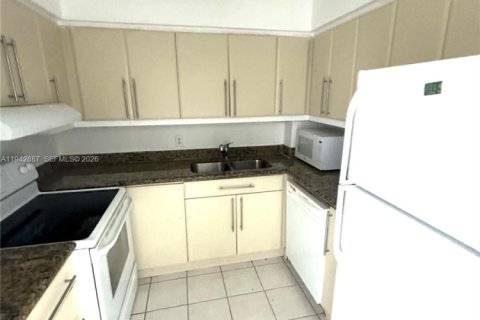 Condo in Miami Beach, Florida, 2 bedrooms № 2004264 - photo 5