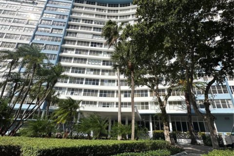 Condo in Miami Beach, Florida, 2 bedrooms № 2004264 - photo 12