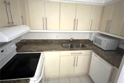 Condo in Miami Beach, Florida, 2 bedrooms № 2004264 - photo 6