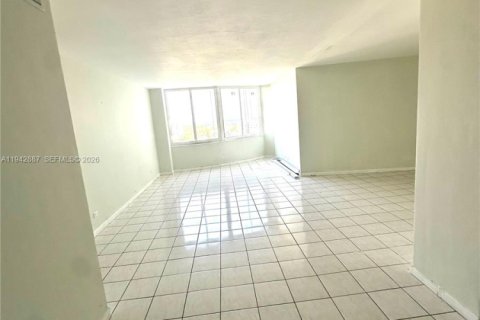 Condo in Miami Beach, Florida, 2 bedrooms № 2004264