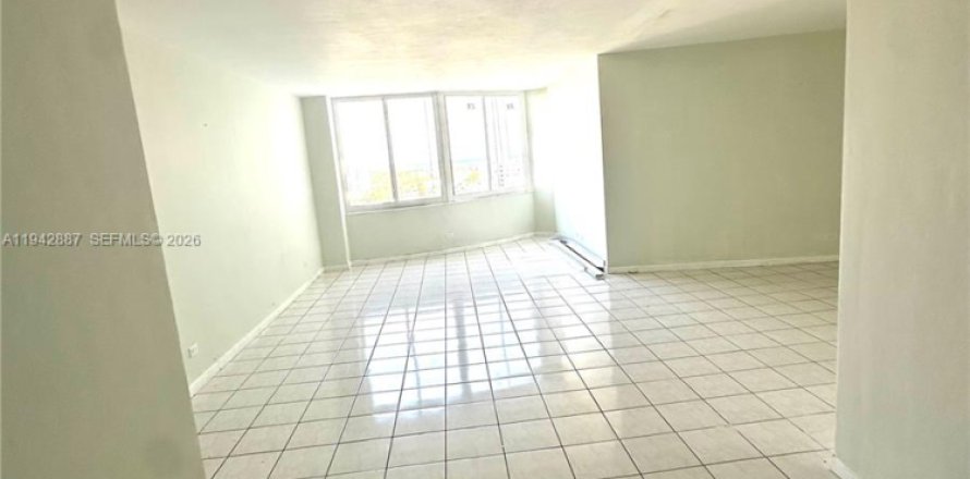 Condo in Miami Beach, Florida, 2 bedrooms № 2004264