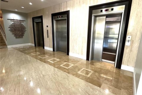 Condo in Miami Beach, Florida, 2 bedrooms № 2004264 - photo 10