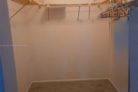 Condo in North Miami Beach, Florida, 1 bedroom  № 1809378 - photo 9