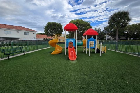 Adosado en venta en Miami, Florida, 3 dormitorios, 121.52 m2 № 2029314 - foto 15