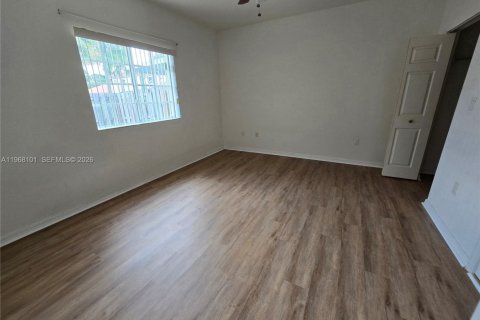 Adosado en venta en Miami, Florida, 3 dormitorios, 121.52 m2 № 2029314 - foto 10