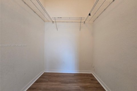 Adosado en venta en Miami, Florida, 3 dormitorios, 121.52 m2 № 2029314 - foto 9