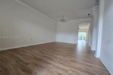 Adosado en venta en Miami, Florida, 3 dormitorios, 121.52 m2 № 2029314 - foto 3