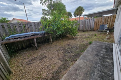 Adosado en venta en Miami, Florida, 3 dormitorios, 121.52 m2 № 2029314 - foto 12