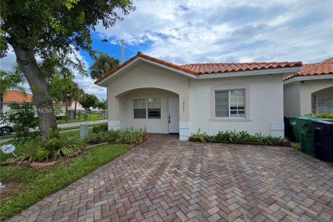 Adosado en Miami, Florida 3 dormitorios, 121.52 m2 № 2029314