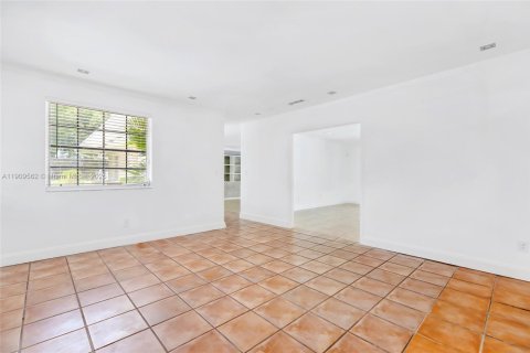 Снять в аренду виллу или дом в Пальметто-Бей, Флорида 4 спальни, 390.19м2, № 1966534 - фото 27