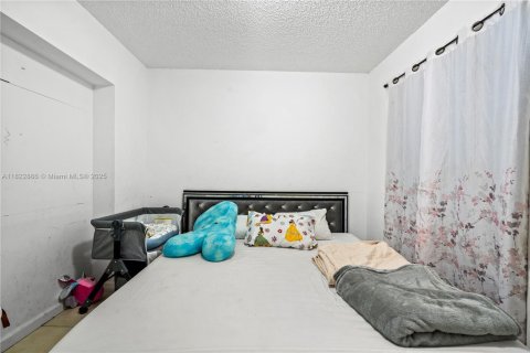 House in Miami, Florida 5 bedrooms, 179.12 sq.m. № 1787156 - photo 7