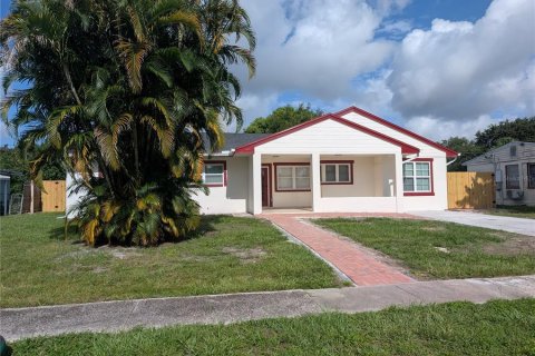 Casa en venta en Orlando, Florida, 5 dormitorios, 142.88 m2 № 1837934 - foto 2